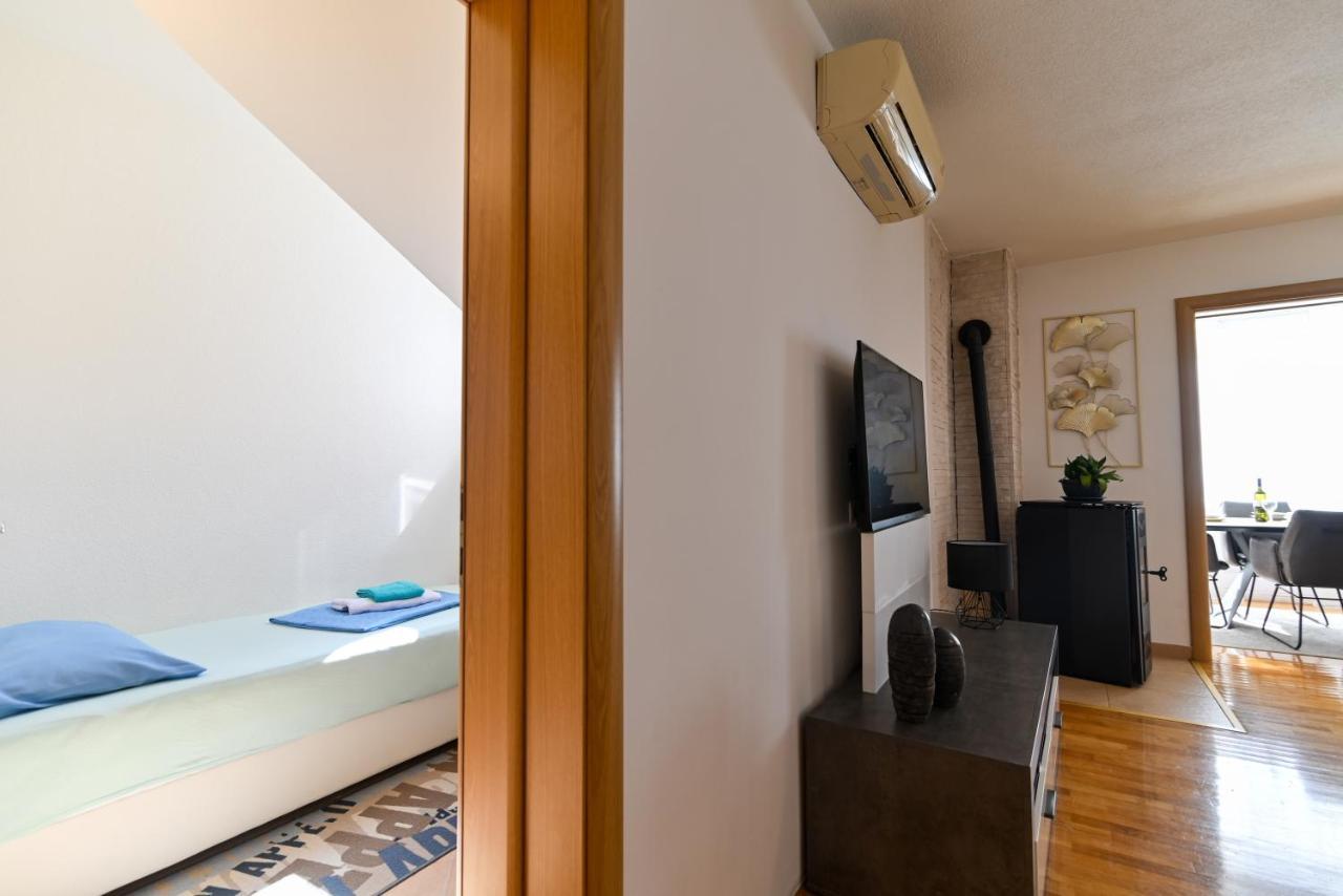 Apartmani Cesarica Trogir Exterior photo