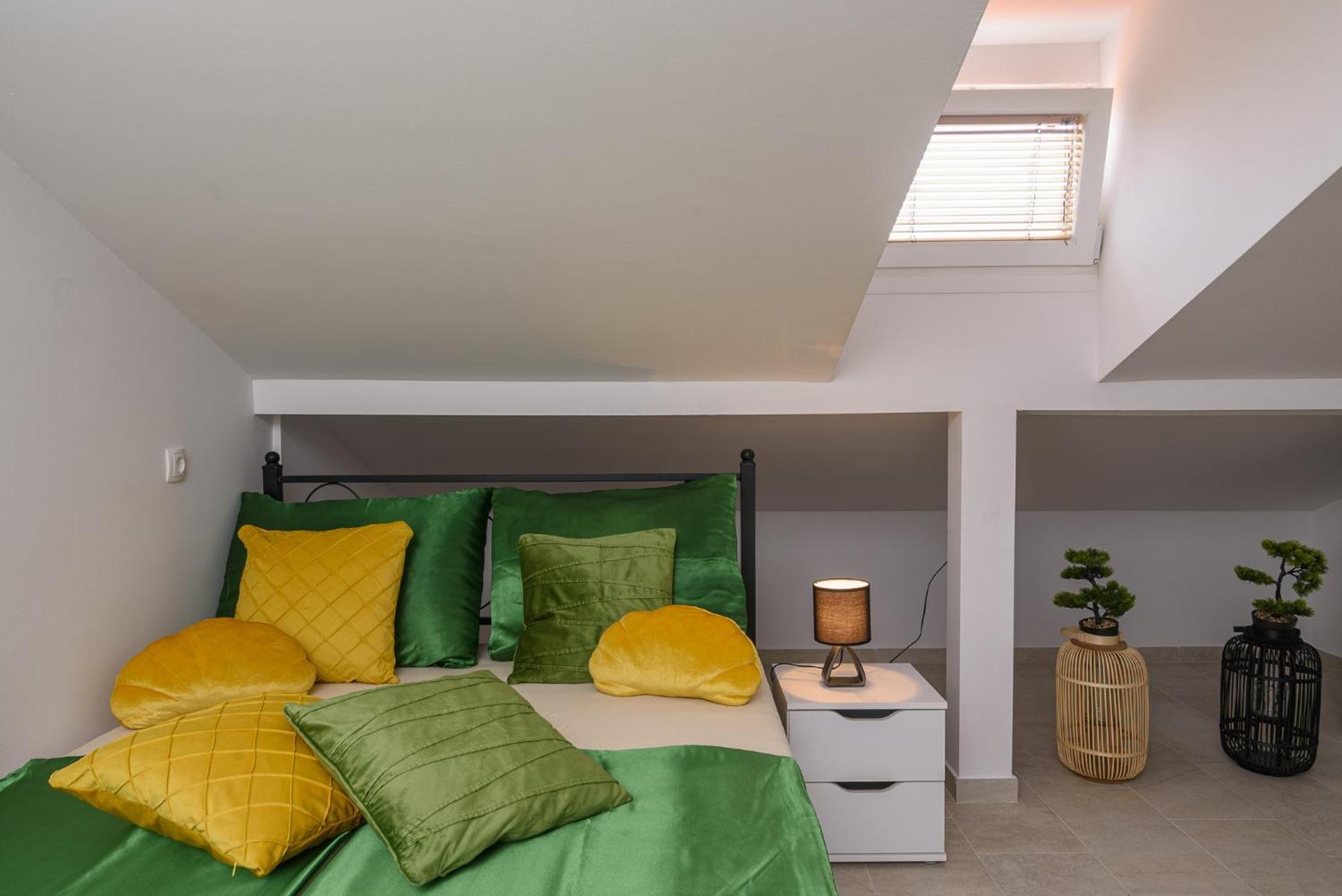 Apartmani Cesarica Trogir Exterior photo