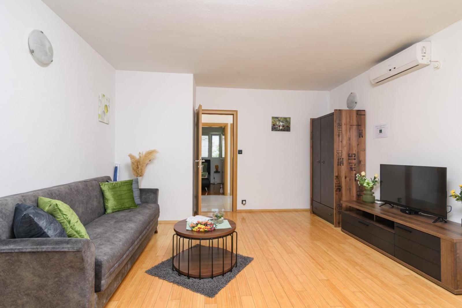 Apartmani Cesarica Trogir Exterior photo